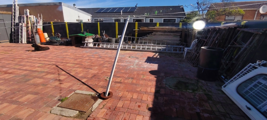 4 Bedroom Property for Sale in Strandfontein Village Western Cape